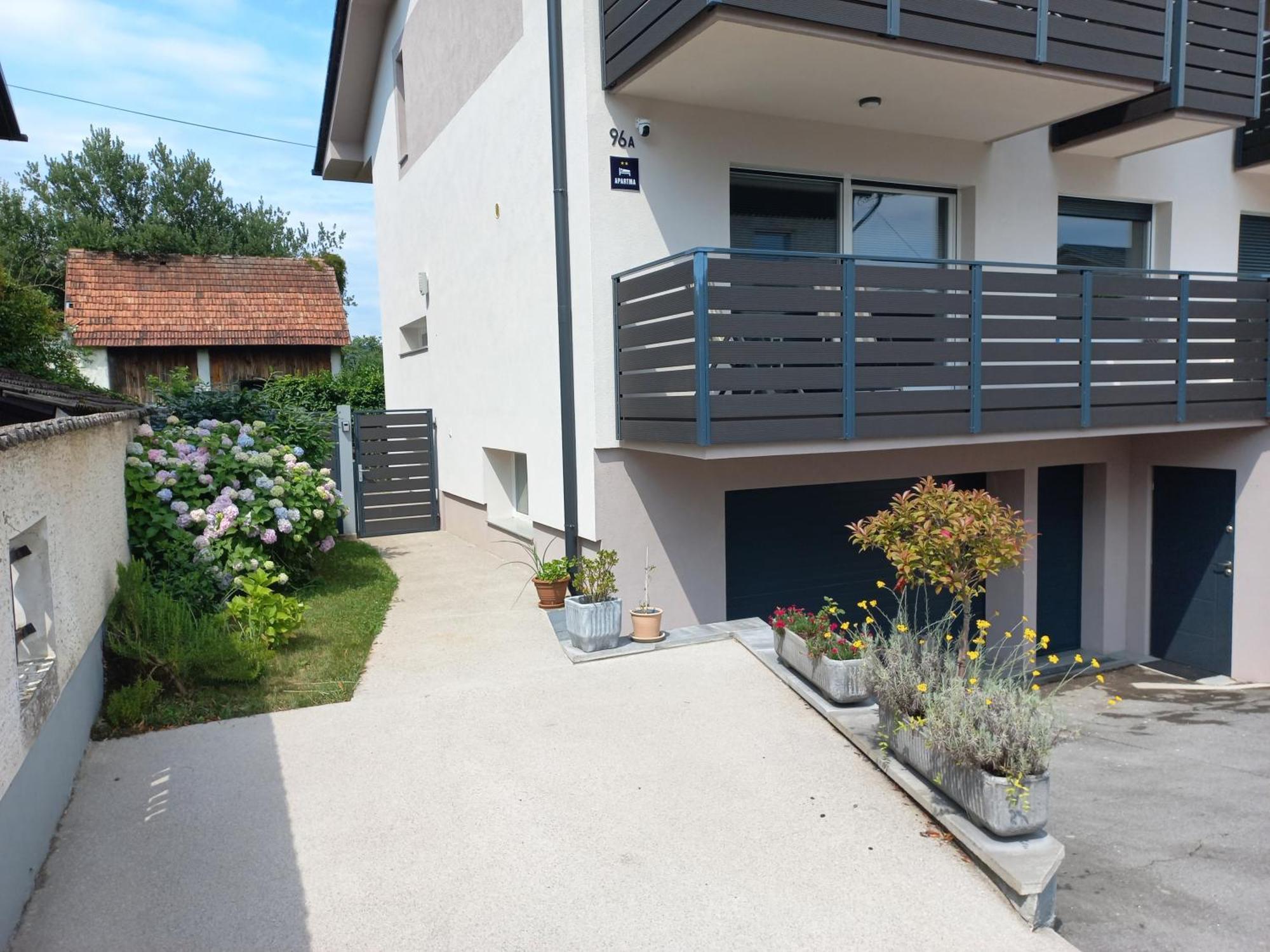 Apartments Rosemary Ljubljana & Free Parking Luaran gambar
